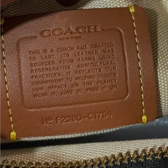 Coach leather Rogue medium like New purse - Picture 3 of 16